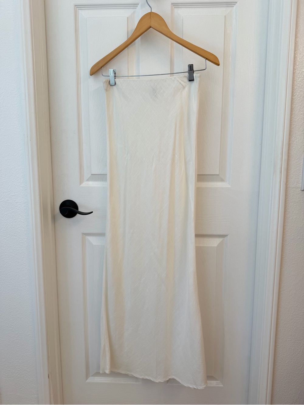 H&M WHITE MAXI SKIRT